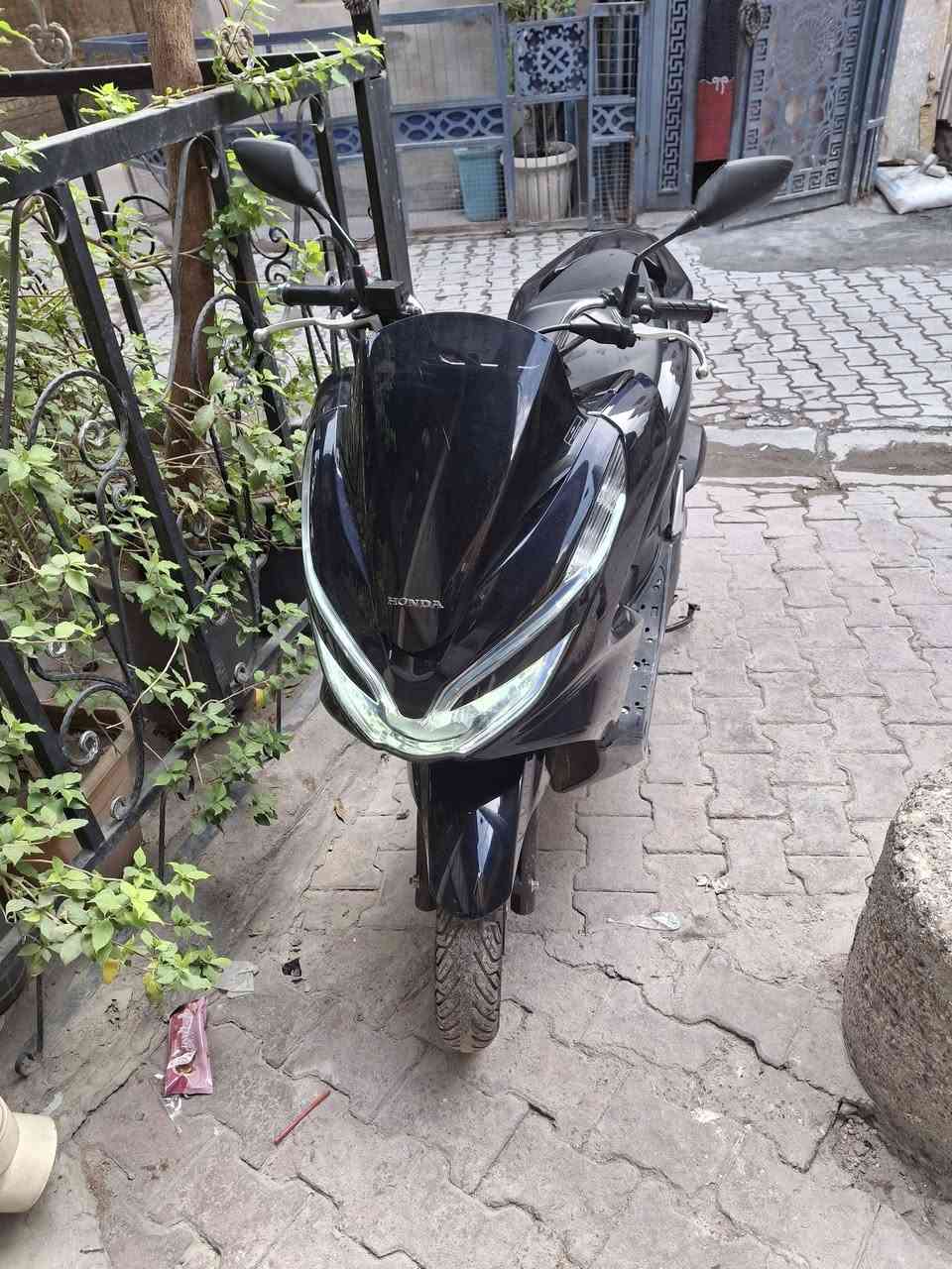 سلام عليكم PCX جيل الثالث ياباني
صار عشرين يوم من اخذتها رمبه
الدراجه بحاله الوكاله وياها منفيسهة
وبيه شاشه  الدراجه  كفاله حته من الطسه
حساس ازدحام✅
حساس ستان ✅
الدراجه كفاله من التاير للتاير اي نقص مابيه  
وشرط الضمان 
ماشية ٩٠٠٠ حقيقي 
السعر ٢٢ بيها مجال بسيط مكاني بغداد
للتواصل ***********
