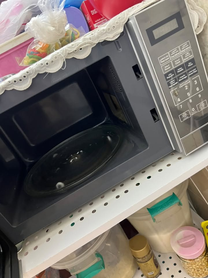غراض للبيع وأسعار مناسبه جدا استعمال كلش قليل للتواصل على واتساب فقط ***********
مكنسه تغسل وتنشف وحتى تغسل برده وتخم استعمال مرتين فقط 

حوض سمك هو والغراض مالته 

مايكرويف استعمال قليل
ميزان
