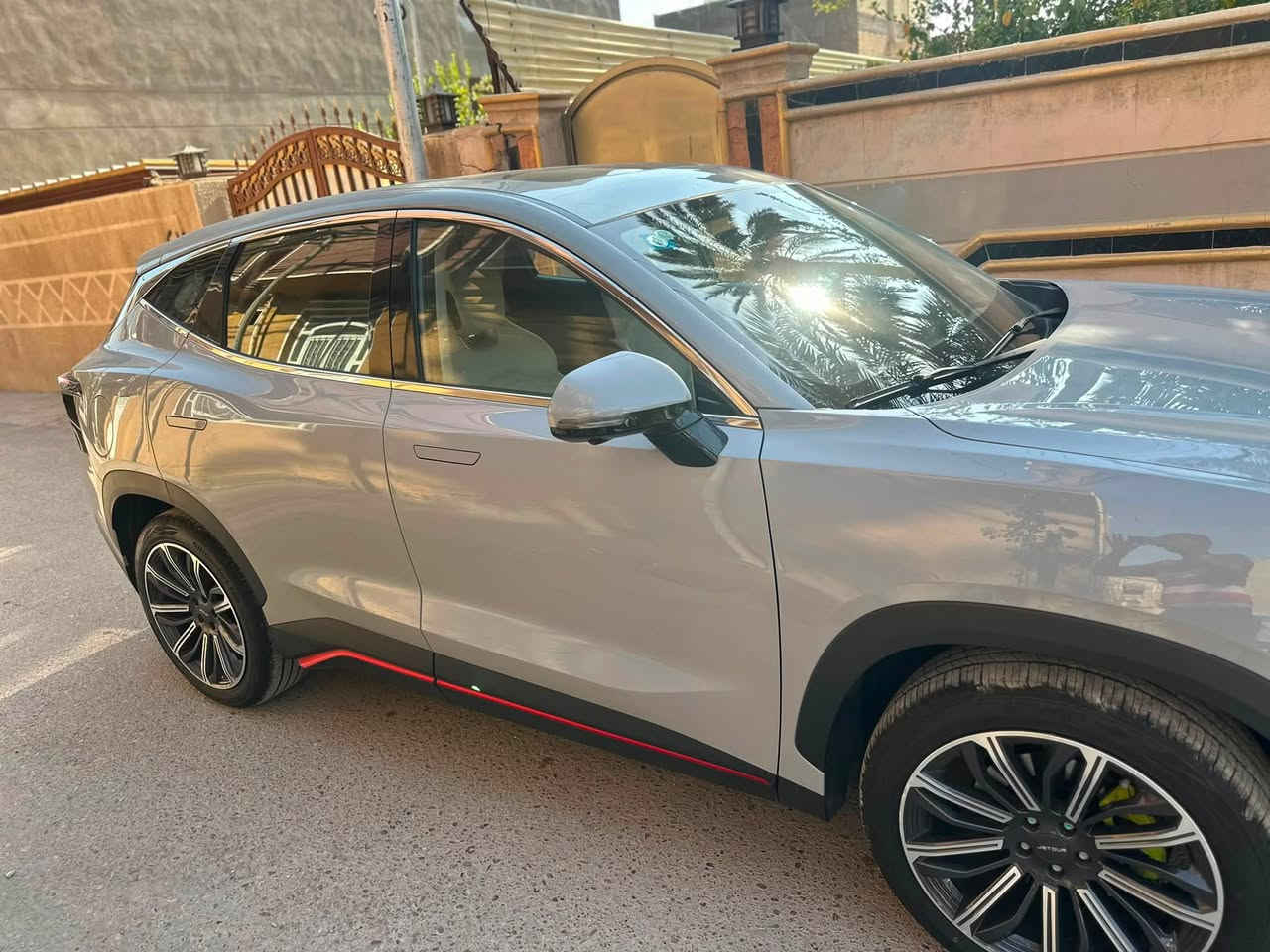 جيتور داشينك 2025
أعلى مواصفات الكجري 
مكفوله من صبغ والبارد 
 العداد: 17 الف 
• محرك 1.6 Turbo اقتصادي وقوي
• دفع أمامي
• شاشة ضخمة متعددة الوظائف
• كاميرات محيطية 540°
• نظام ملاحة + بلوتوث + CarPlay
• فتحة سقف بانوراما واسعة
• كراسي جلد كهربائية + تبريد وتسخين
• نظام دخول وتشغيل بصمة
• رادار أمامي + حساسات + نظام الحفاظ على المسار
• إضاءات LED بالكامل
السعر 27.500 مليون وبيها مجال بسيط 
بغداد الكريعات ‭‭‭‭‭***********
