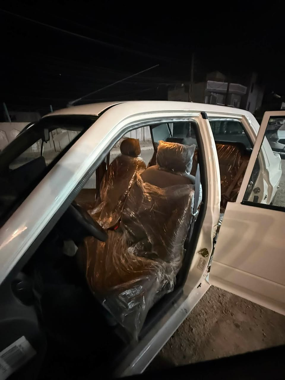 سايبه 25 ماشيه 4 الف زيرو مرقم بغداد خصوصي الرقم كملته قبل يومين سياره نضيفه ومناقصها ايشي بس شويه شخط باب السايق ونقطع ممبينه بالبنيد مكاني بغداد حي الجهاد رقمي ***********
