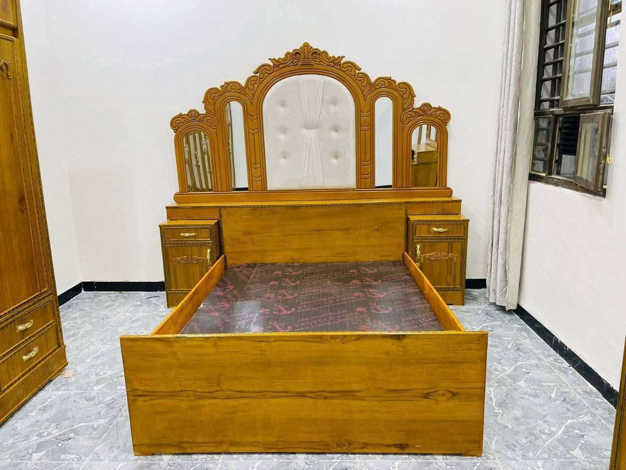 غرفه جديده ام السته صاج عراقي السعر 825 مع النقل والشد مجاني في استفسار خاص واتساب على هاي الارقام عرض خاص مسوين بيها لمده يومين ***********  ***********
