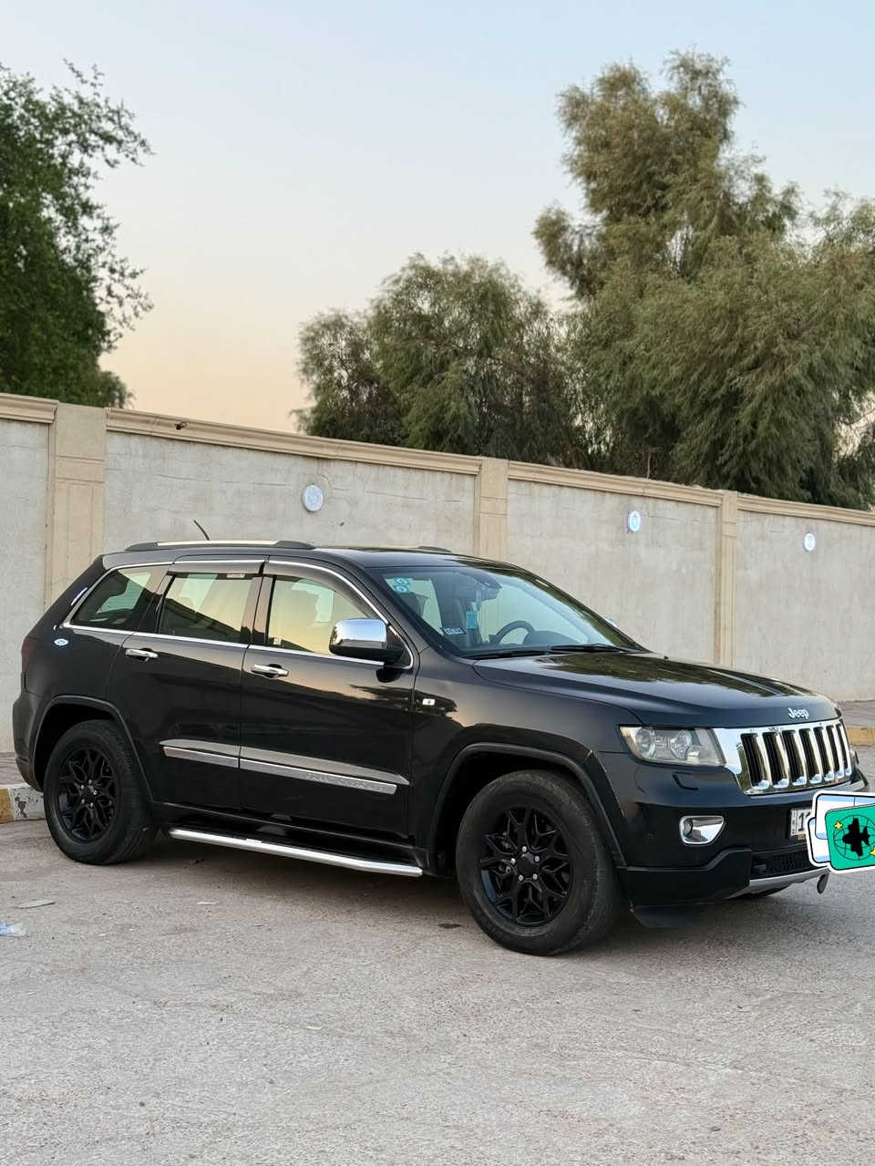 للبيع | Jeep Grand Cherokee Limited 2013 خليجي 🇮🇶
✨ لاريدو  Limited فل مواصفات
🚙 دبل (4×4)
📍 خليجي
📊 الممشى: 140 ألف كم فقط

المواصفات:

* بصمة تشغيل
* سقف بانوراما
* تدفئة للمقاعد الأمامية والخلفيه
* تدفئة للمقود (ستيرن)
* 4 وسائد هوائية (Airbags)
* حساسات أمامية وخلفية
* جنطة كهرباء
* دواسات جانبية
* إنارة LED

حالة السيارة:
✅ المكينة مكفولة
✅ الكير مكفول
✅ الهيكل بدون صبغ (يوجد فقط أماكن بارد حسب تقرير الفحص)
✅ تقرير فحص موجود
✅ السيارة نظيفة جداً وجاهزة للاستخدام

ملاحظة:

* الفورويل (4×4) ملغي.
* يوجد نقص بحجرات الصالنصة فقط.

💰 السعر: 163 دولار قابل للتفاوض بالمعقول بعد المعاينة.

للاستفسار ***********
