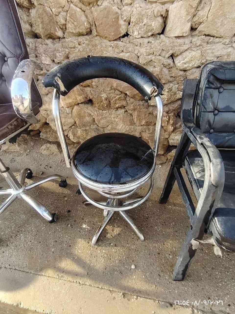 ***********
