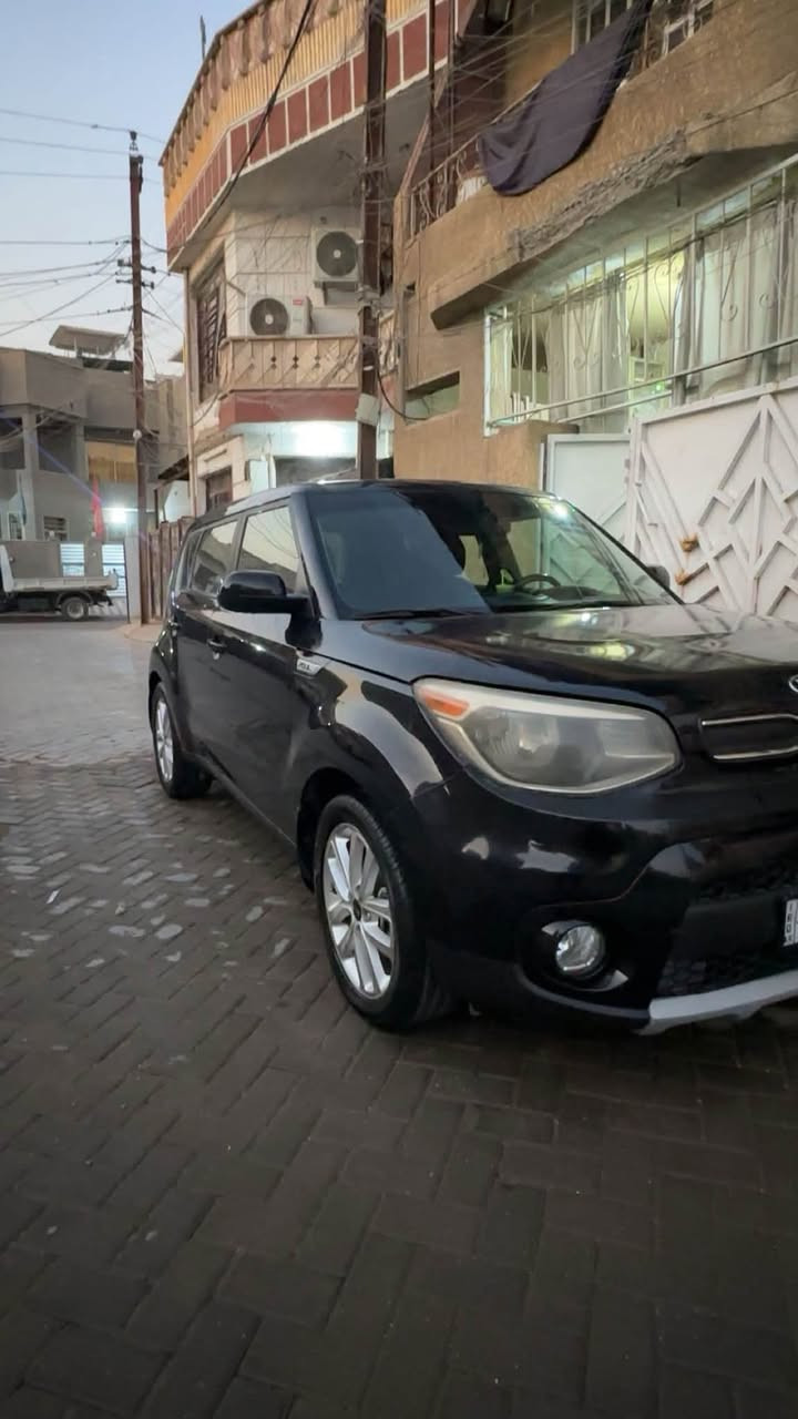 كيا صول 2019 محرك 2000 GDI
وارد كندي ماشية 120 الف كيلو متر صور الحادث موجودة بالمنشور 
المحرك مفتوح 
المواصفات : 3 انظمة قيادة ايكو ، سبورت ،نورمال ،مثبت سرعة،تحكمات ستيرن، كشنات تدفئة، تدفئة ستيرن، مانع انزلاق.
السيارة جاهزة من كلشي تبريد وصدر ومحرك.
رقم سليمانية باسمي تحويل مباشر
السعر 100 وبيها مجال بسيط
المكان الزعفرانية شارع المعهد
رقم الهاتف:***********
