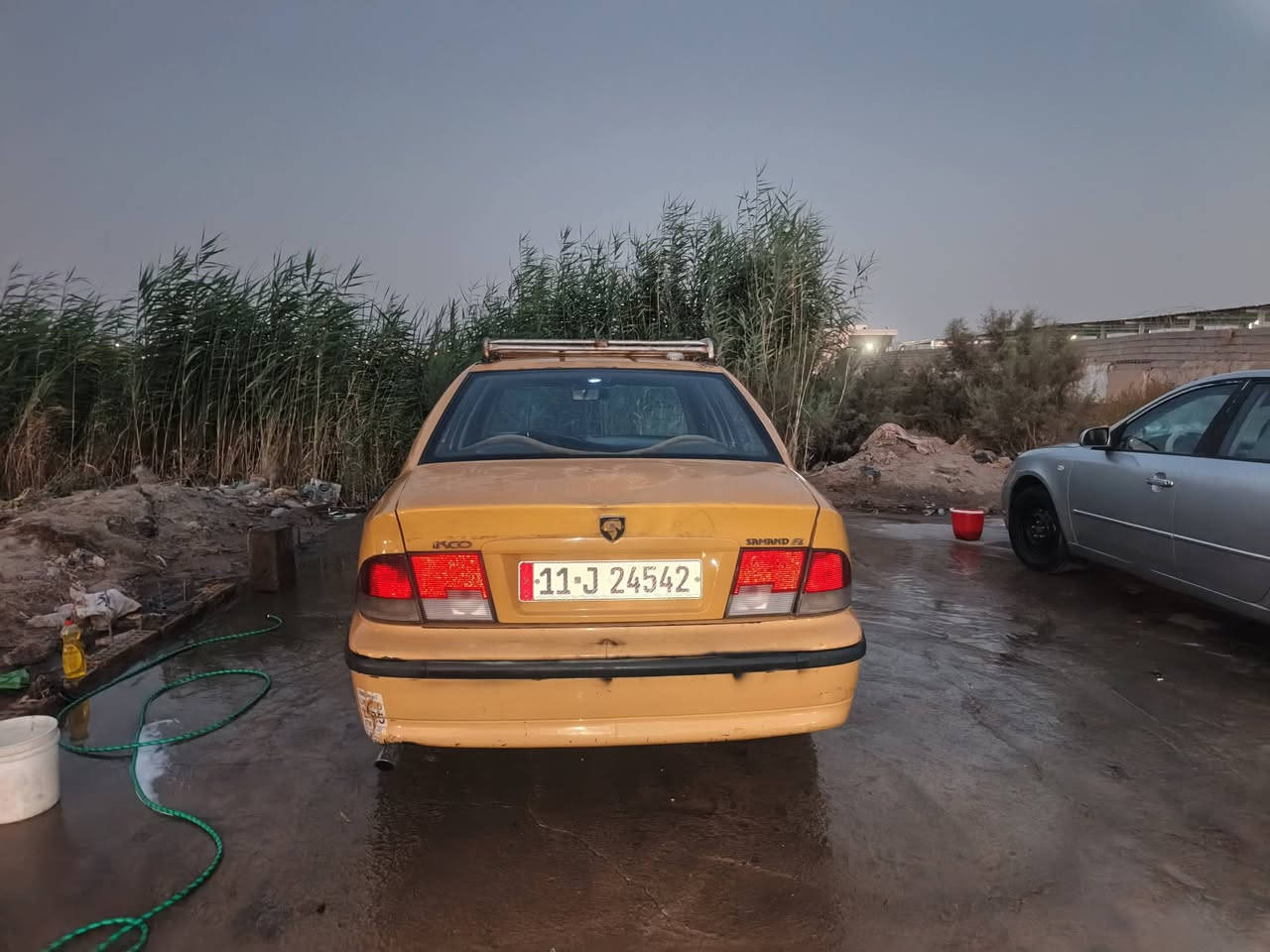 سمند، 2010  محور كير ومكينة كورلا 1800 المرغوب بدون دوانز تبريد ثلج. للبيع بيها درايفشفت جهة اليمنه الداخلي يرادله تبديل. بيها بنيد وباب وصبغ. داخل نظيف جامة امامية ايساكو جديدة فحص هزة جديد رقم انكليزي باسمي غرامات ما بيها وسعرها 26 ورقة. مع العلم بس تحويرها صار ب مليون وسبعمية. العنوان بغداد ***********.
