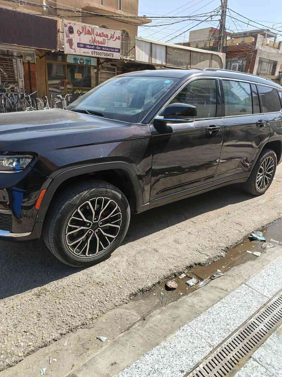 للبيع جيب كراند شيروكي الشكل الجديد ٢٣ كتاب شهداء السعر ٢٠٠ وبيهه مجال ***********
