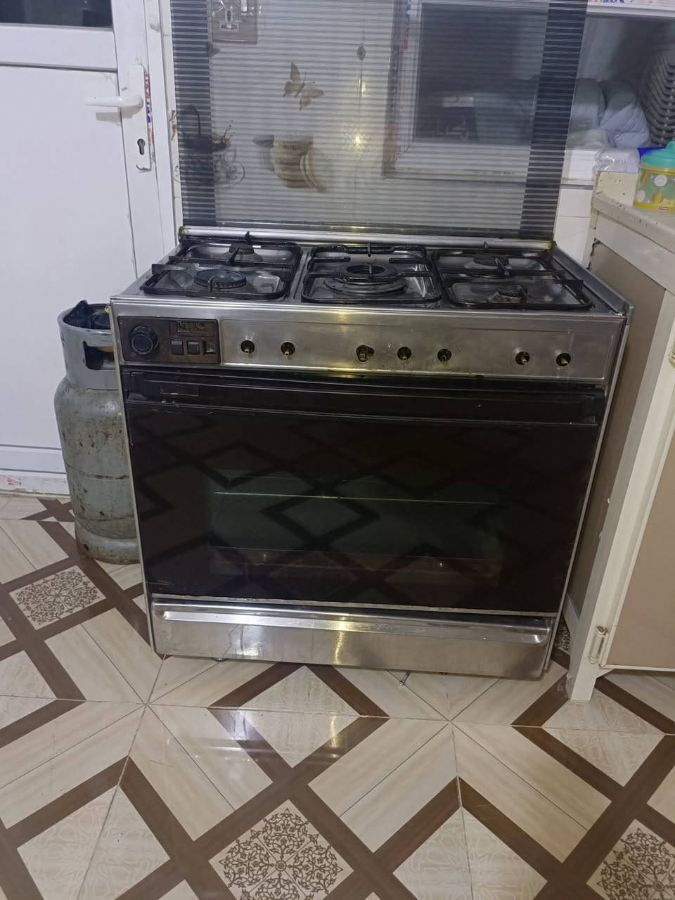 طباخ عشتار للبيع سعره 100 عيبه بس يدات ما بي ***********
