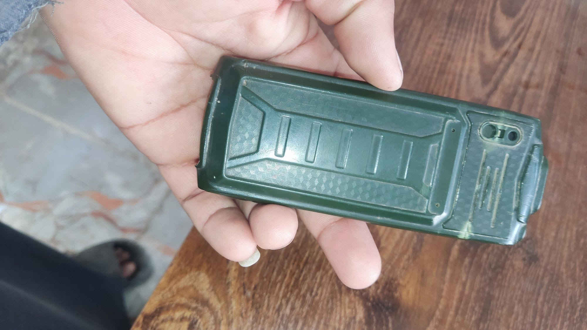 تظهر هاتفاً محمولاً متيناً للمهام الشاقة من ماركة Hope (غالباً طراز Hope K19 أو ما يشابهه من نفس الإصدارات العسكرية المخصصة للرحلات والصحراء).
مواصفات وخصائص هاتف Hope المتين
• تصميم عسكري: هيكل خارجي مدرع وقوي للبيع سعر 35 مع التوصيل  التواصل ولاستفسار وتساب *********** توصيل مجاني لاجميع الامحافظات
