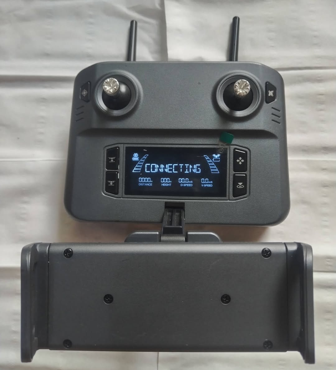 سلام عليكم 
طيارة درون DEER WALK ck10pro(2026) فايبر كلاص4k
جديدة غير مستخدمة السعر 600الف
لارتفاع 500متر 
المدى 10كيلو
عدد بطاريات 2 كل بطاريه 45دقيقة
ريش احتياط
gps ارجاع ذاتي
العنوان بغداد 
للتواصل ***********
