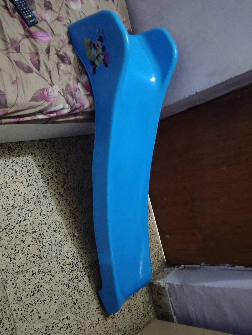للبيع قيم واخذهه بالعافيه زحليكه اطفال الدرج انكسر وهاذا وضعهه يلعبون عليهه الطفال المكان بغداد للجديده شارع المسبح رقم ***********بي واتساب
