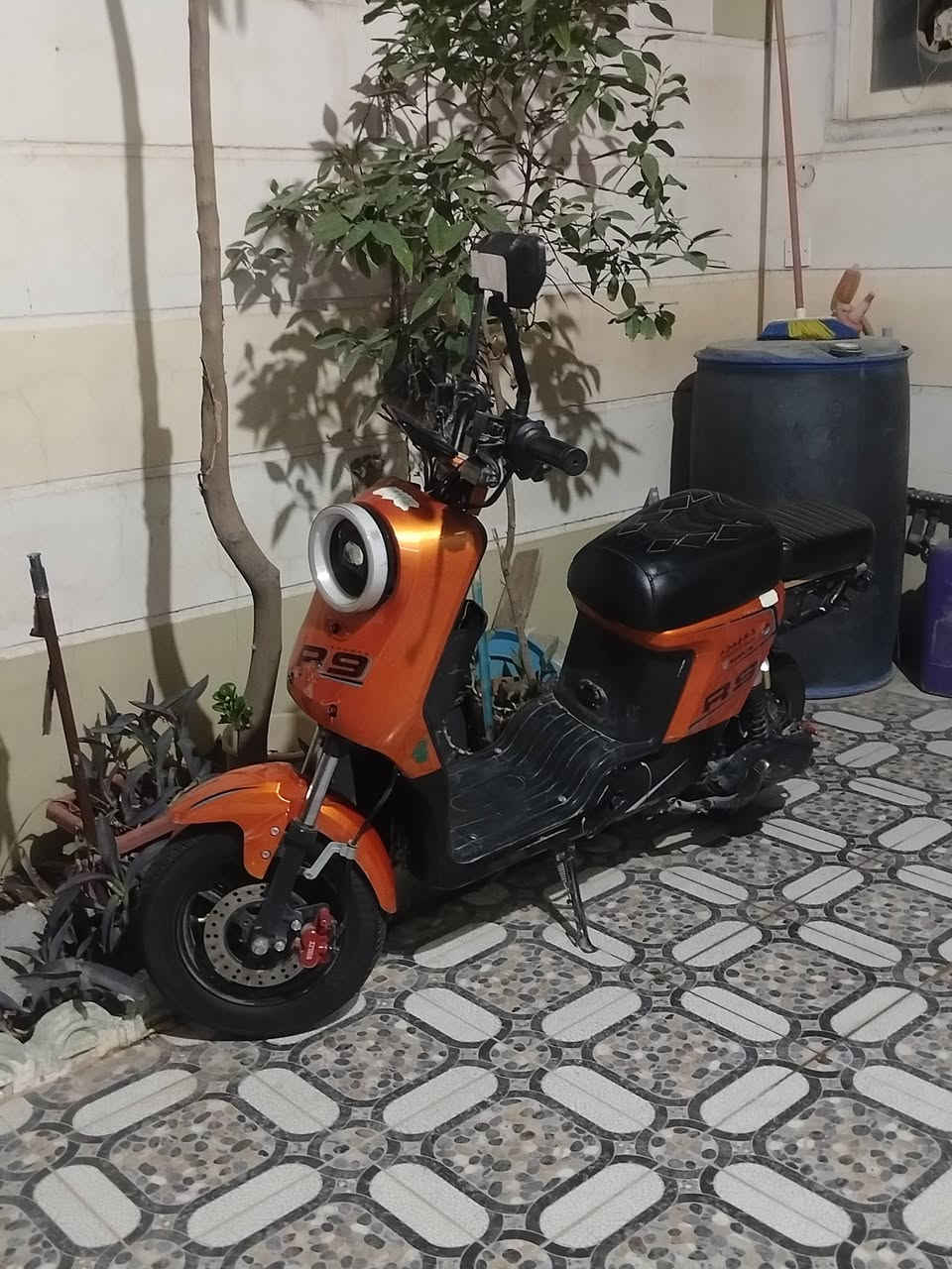 R9 • نضيفه • بطاريات جديدة
