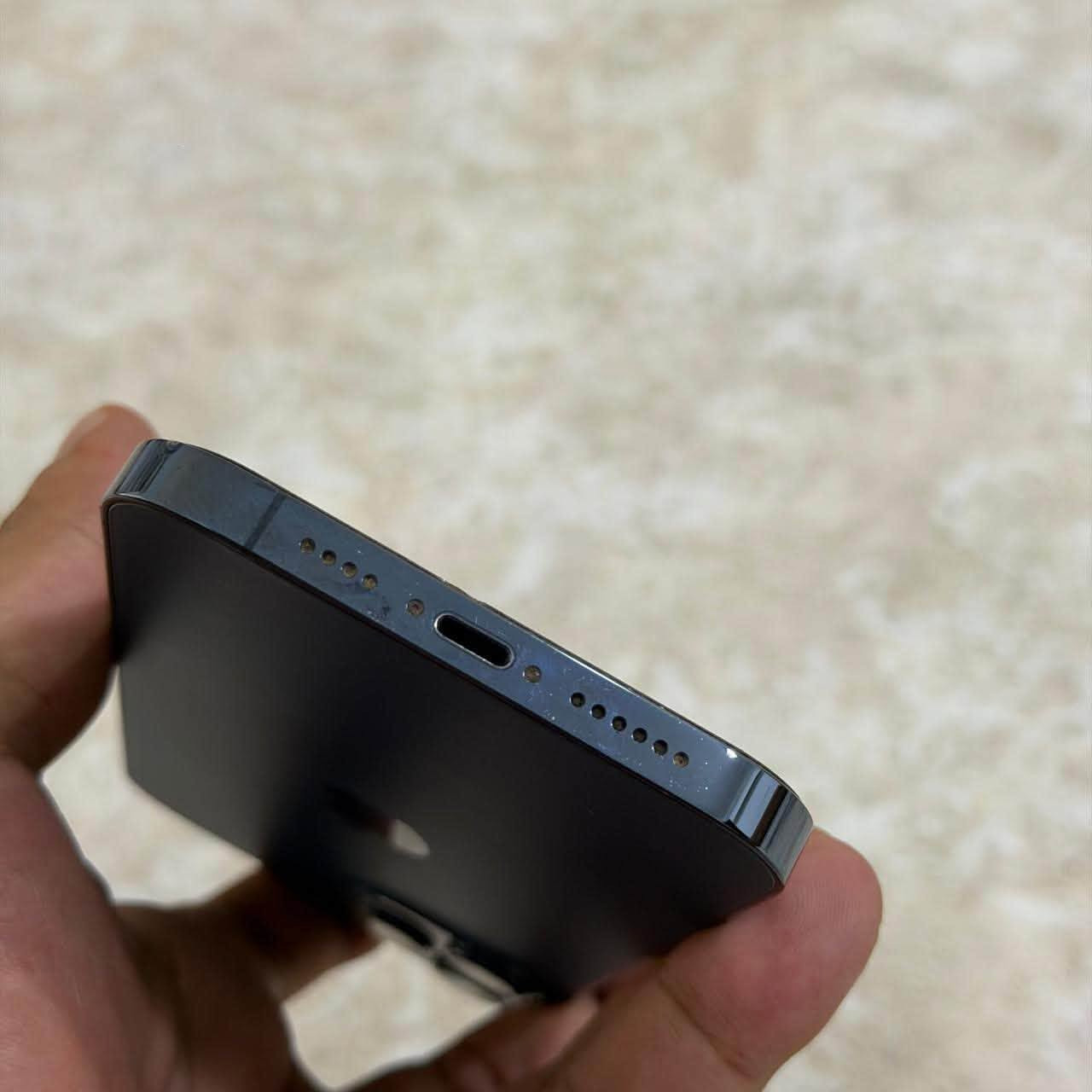 للبيع  - ايفون 12  برو ماكس
ذاكرة - 256GB
🔋 البطارية 77
⚡ الجهاز ما يصرف شحن وأداء البطارية حلو 
الجهاز نظيف ومحافظ عليه

💰 السعر: 475 الف
📍 مكاني بغداد
للتواصل خاص او - ***********
