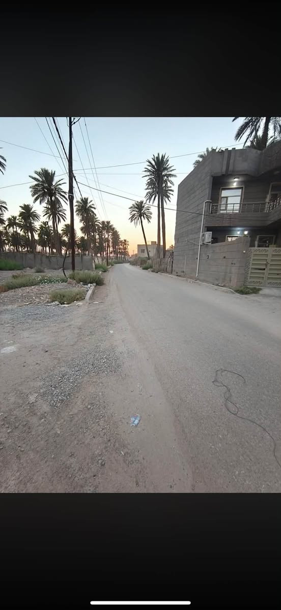 قطعه ارض للبيع المساحه
٥٠ متر لواجها ٤ نزال ١٣ متر
شارع تبليط ١٠ متر عله شارع ابو طاوه
مناصفه زراعي 
تبليط ماء كهرباء كامل خدمات 
***********
