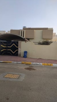مجمع الفاروق 1 • ٢٠٠م • طابقين