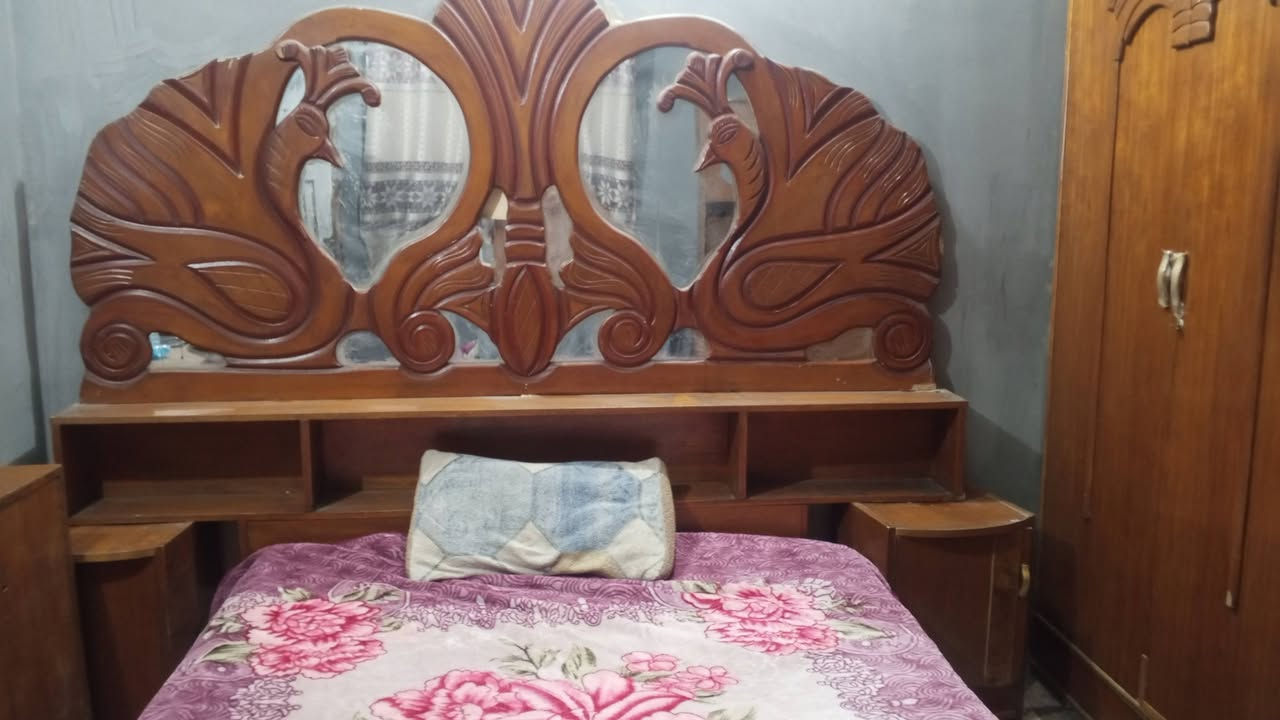 🛏️ غرفة نوم خشب للبيع 🛏️
غرفة نوم خشبية مستعملة وبحالة جيدة، تصميم كلاسيكي ومميز 🌹
🔸 تتكون الغرفة من:
🛏️ جرباية
🛌 دوشك مستعمل وياها مجاناً
🗄️ كومديان عدد 2
🪞 ميز تواليت
🗃️ كنتور
🪑 زاوية
📸 الغرفة نفسها الموجودة بالصور
💰 السعر: 500,000 دينار عراقي
📍 الموقع: الزعفرانية – بغداد
📞 للتواصل: ***********
✨ سعر مناسب وبي مجال ، والبيع للجادين فقط ✨
