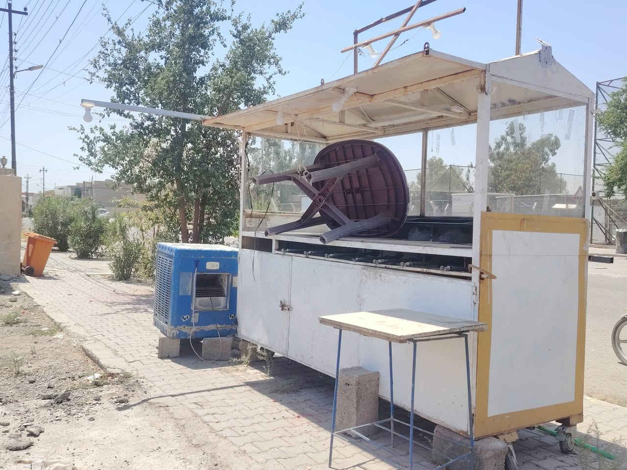 عربانه للبيع مع تنكي مي مع ميز مال طعام مع غراض لفات وعنده مكان ٦ مكان غاز السعر ٤٠٠الف وبي مجال رقم الموبايل *********** مكان داقوق
