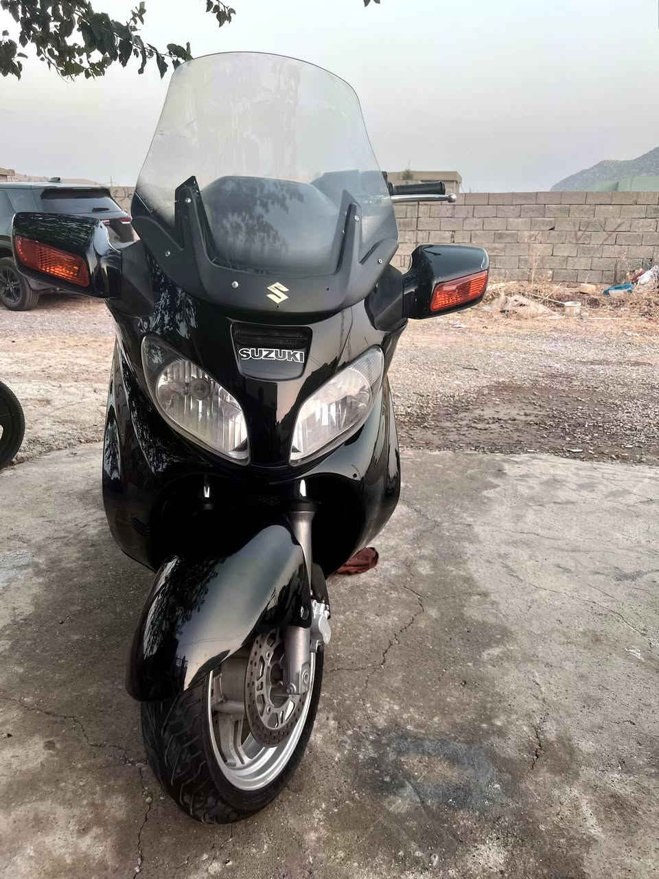Suzuki skywave 650cc
مەکینەی کەپسە بێ دوکەڵ بێ سەوت بەشەرت 
گێڕی تازەیە
3 mode ( Otomatic - Manuel - Pawer Mode)
  تایەی پێشەوە و دواوە تازەیە 
19 هەزار ڕۆیشتووە 
کەڤەری %100 خاوێنە 
شکاوی نییە کەوتنی نییە 
زۆر زۆر تازەیە و هەموو گیانی بەشەرتە 
شوێن ڕانیە 
***********
