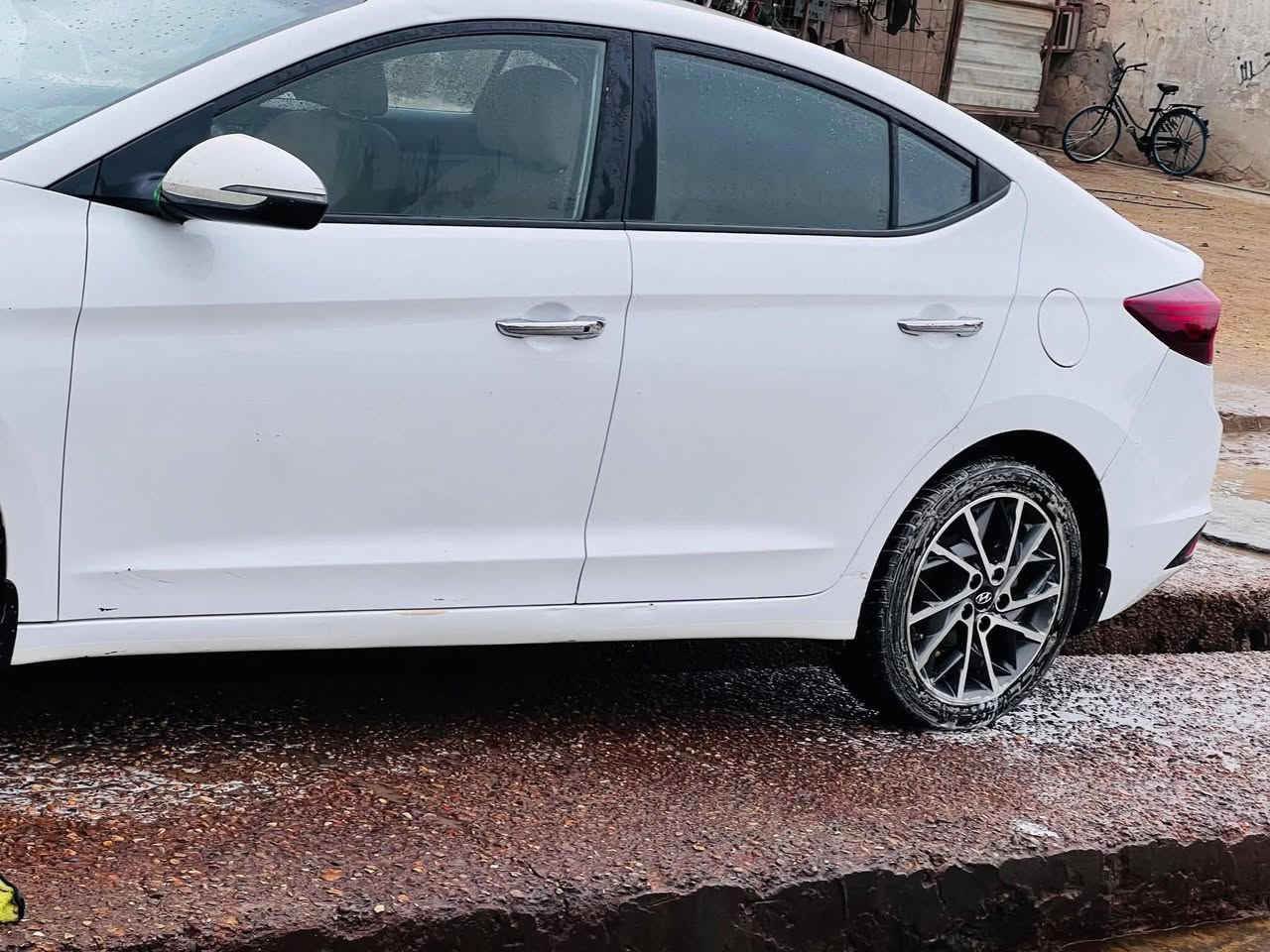 للبيع النترى ٢٠ خليجي فول مواصفات حره  رقم ذي قار بيه بارد بسيط بقيق الجنطه ورصعات بارد جهة السايق فقط  باقي كفاله كير مكينه كفاله السعر ١٥٠ مكان ناصريه ***********
