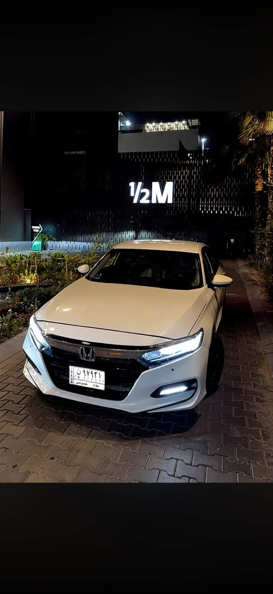 السلام عليكم / بيع مستعجل
هوندا اكورد 2018 

محرك 1.5T 

ماشيه 175 الف Km 

بيها حادث من امريكا جاملغ امامي يسره 

وبيها حادث بالعراق صور الحادث موجوده خاص 

محرك وكير شرط الفحص 

بيها نقص برمجه رادار  

السياره نصبتها حلوة بالشارع وكلش مرتبه السياره باسمي تحويل ثاني يوم 

للتواصل خاص او على الارقام 

***********
