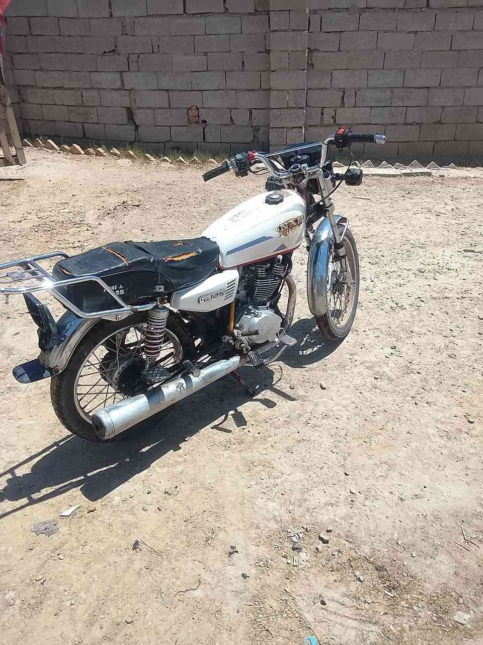 سلام عليكم دراجة كلك مكينه 26 سافان غراض اربعه كير مكان ديوانيه خاص مفتوح أو تصل***********
