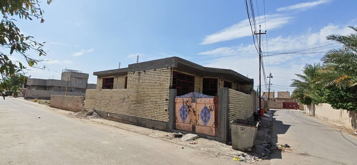مكلف بالنشر
السلام عليكم بيت للبيع ركن هيكل مساحه ١٥٠ متر مع قطعه ١٤٥ متر
الموقع حي الصادق 
مقابيل ابو جاسم التميمي وابو ضرغام السعدي
التفاصيل في الصور والفيديو
رقم صاحب الملك للتواصل 
***********
