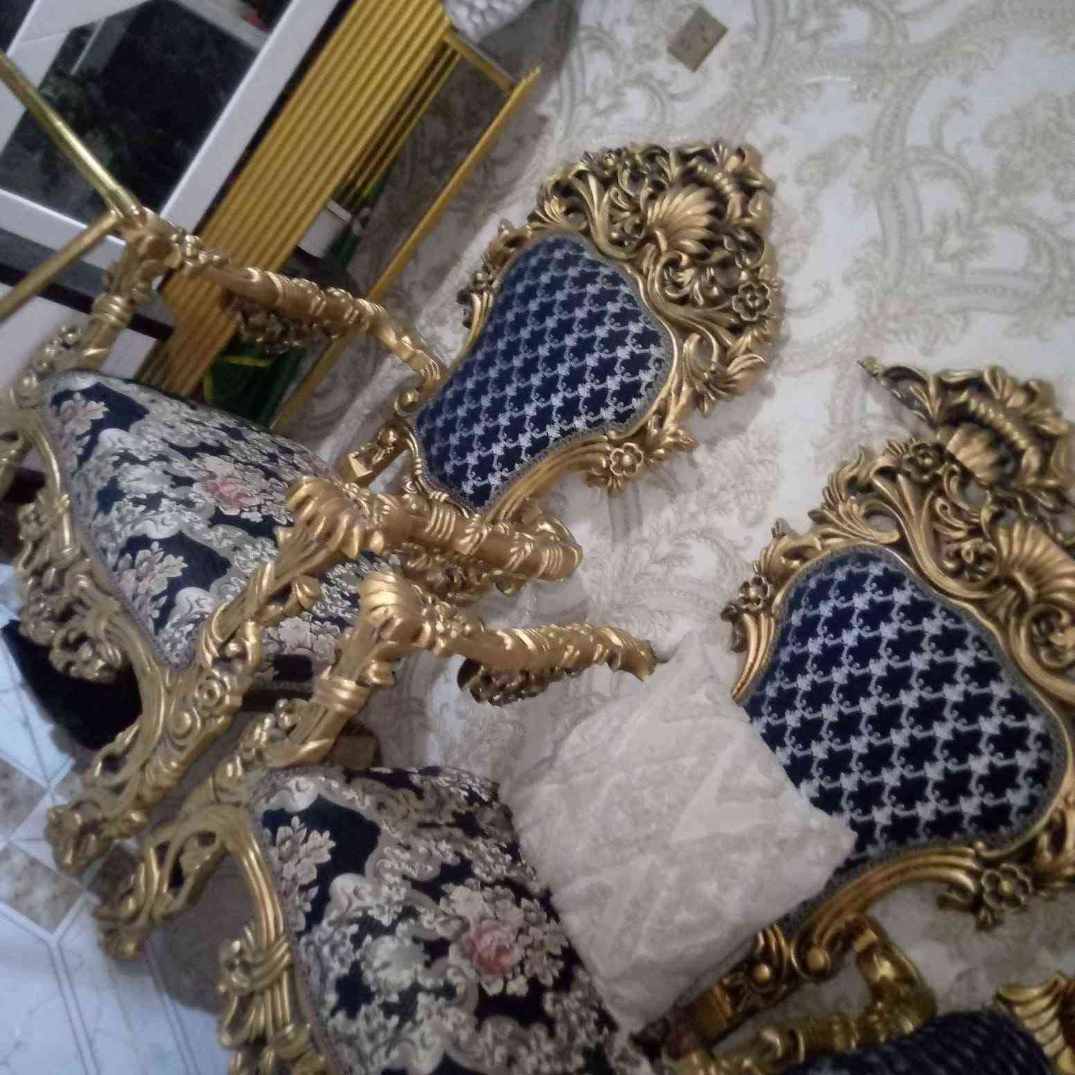 الهيكل: خشب ذهبي محفور بزخارف فخمة.
​القماش: مشجر باللونين الكحلي والذهبي.
مناسب الاستقبال أنيق
الرقم :- ***********
السعر :- 750 ديوانية, القادسية
