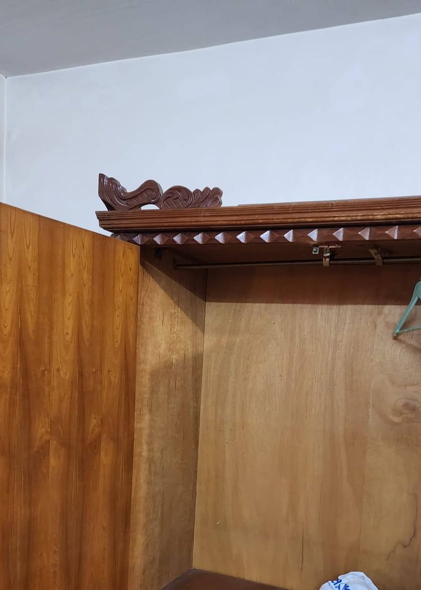 كنتور صاج درجة اولى خمس ابواب مغلف بالصاج من الداخل ايضا بحالة جيدا جدا تاج تحفير مع قريولة نفرين  صاج ايضا وتحفير شغل الاول
السعر مليون دينار 1,000,000
للطلب والاستفسار ***********

