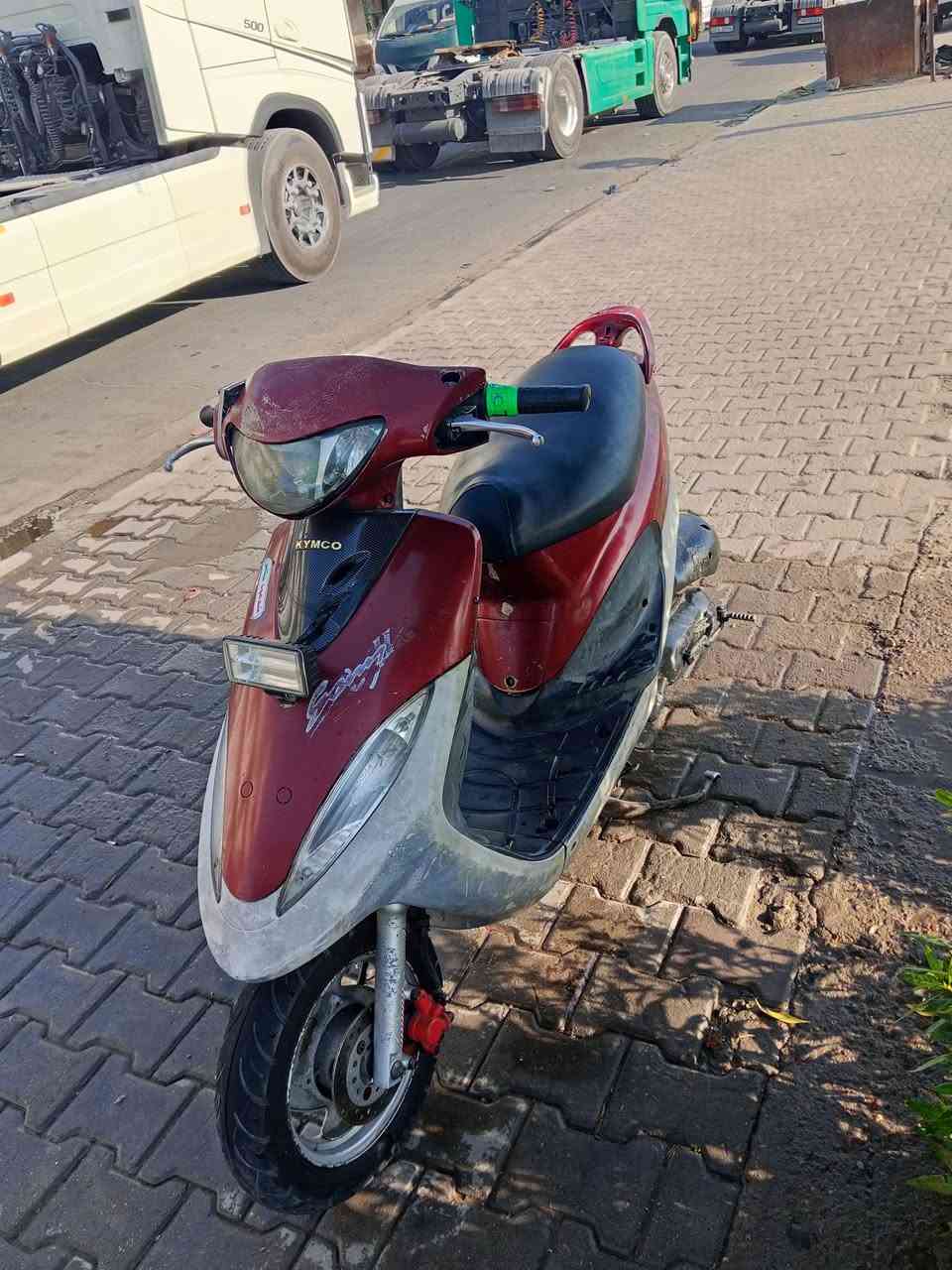 دراجة للبيع ياباني كيموكو
نضيفة شوفت عينك حبيبي تشتغل هندر 
سرعته 100 بيه شوي تبخير رايدها 275وبيه مجال مكاني بغداد قضاء المحمودية الرقم*********** شراي يراسني.
