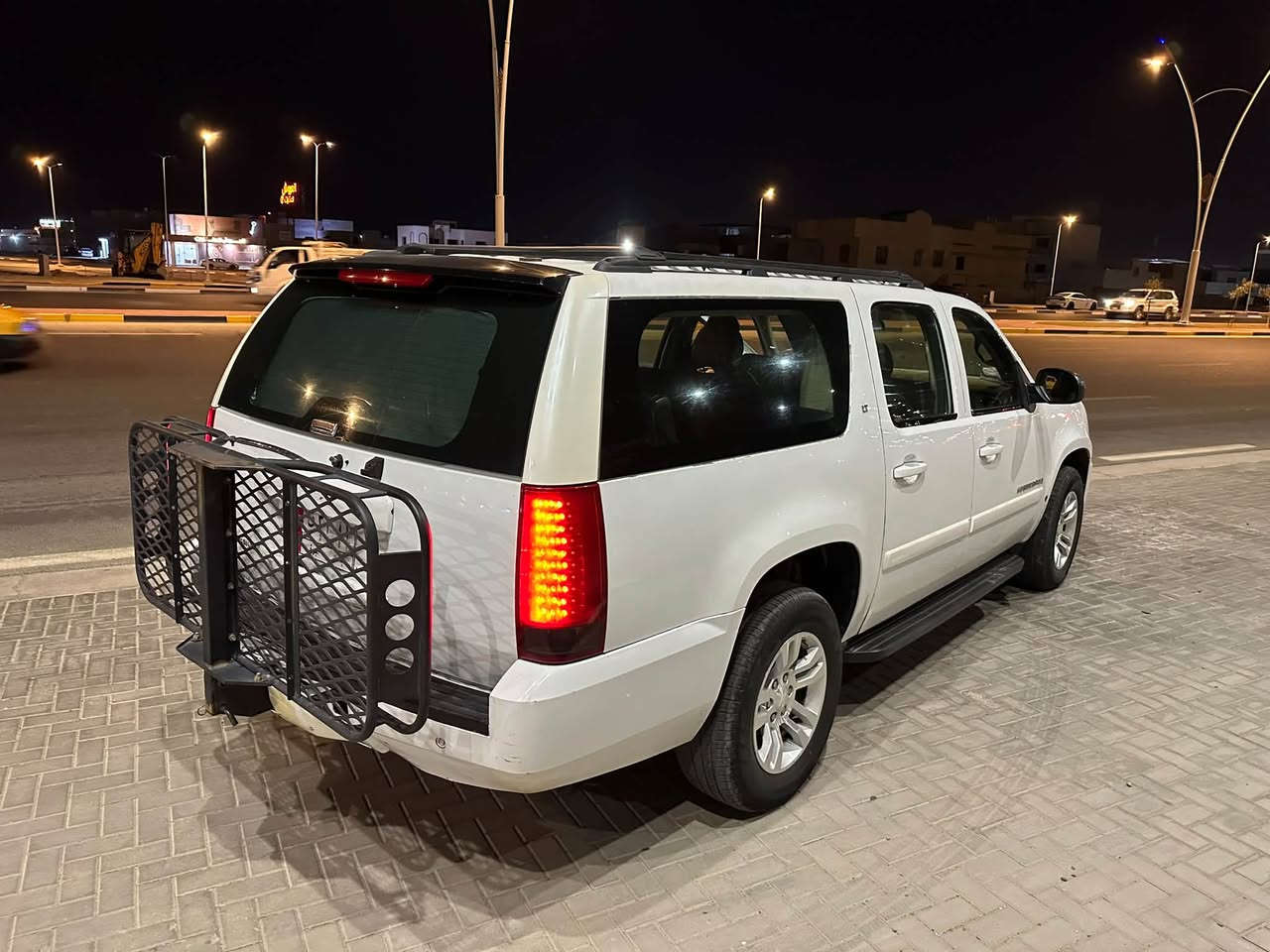 سلام عليكم شوفرليت يوكن طويل اجره بسمي السياره حلوه وجاهزه كبل للشغل كفاله من الضربه لون ابيض بلاد بسمي ***********
