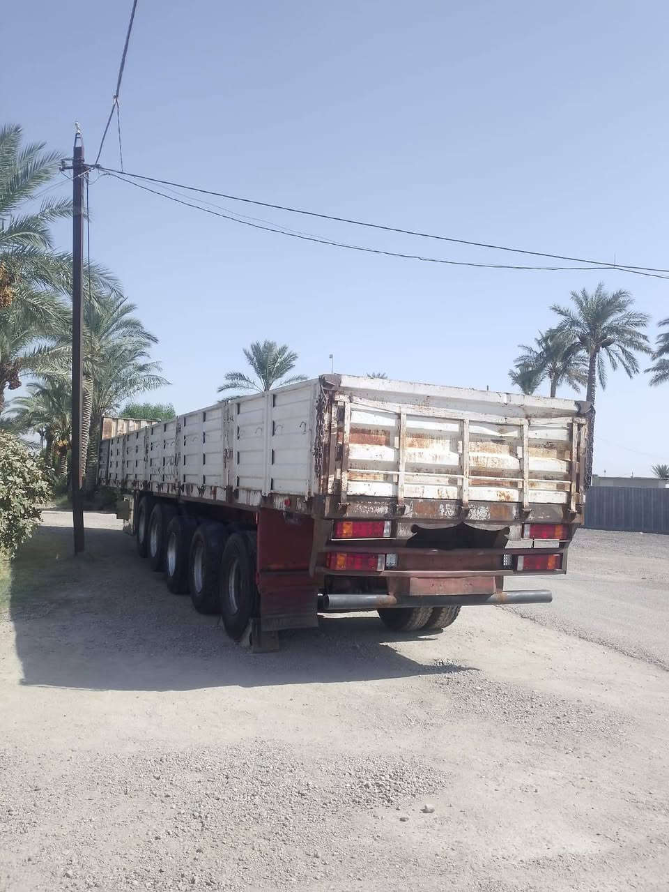 السلام عليكم عربة اوربية للبيع خمس محور طول ١٣و٦٠ نص جناب العربانة مثل الي بالصورة جاهزة للشغل المكان ابي غريب للاتصال ***********
