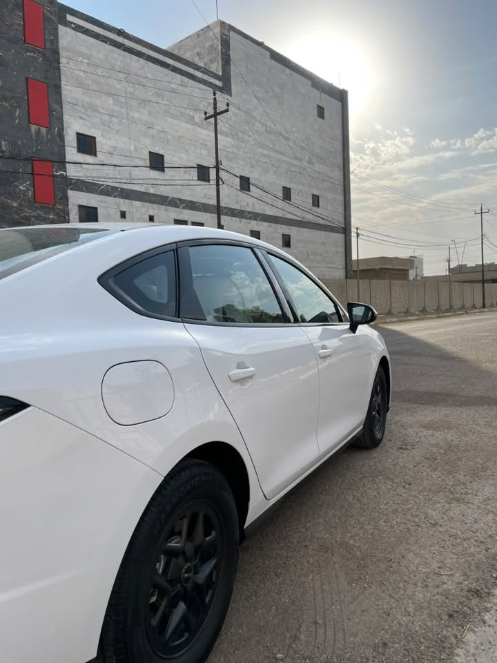 بي واي دي سيل5 بدون صبغ السياره بيها فقط مكان واحد تعديل بدون دواخل ماشيه 30 الف سعر 135      رقم الهاتف       ***********
