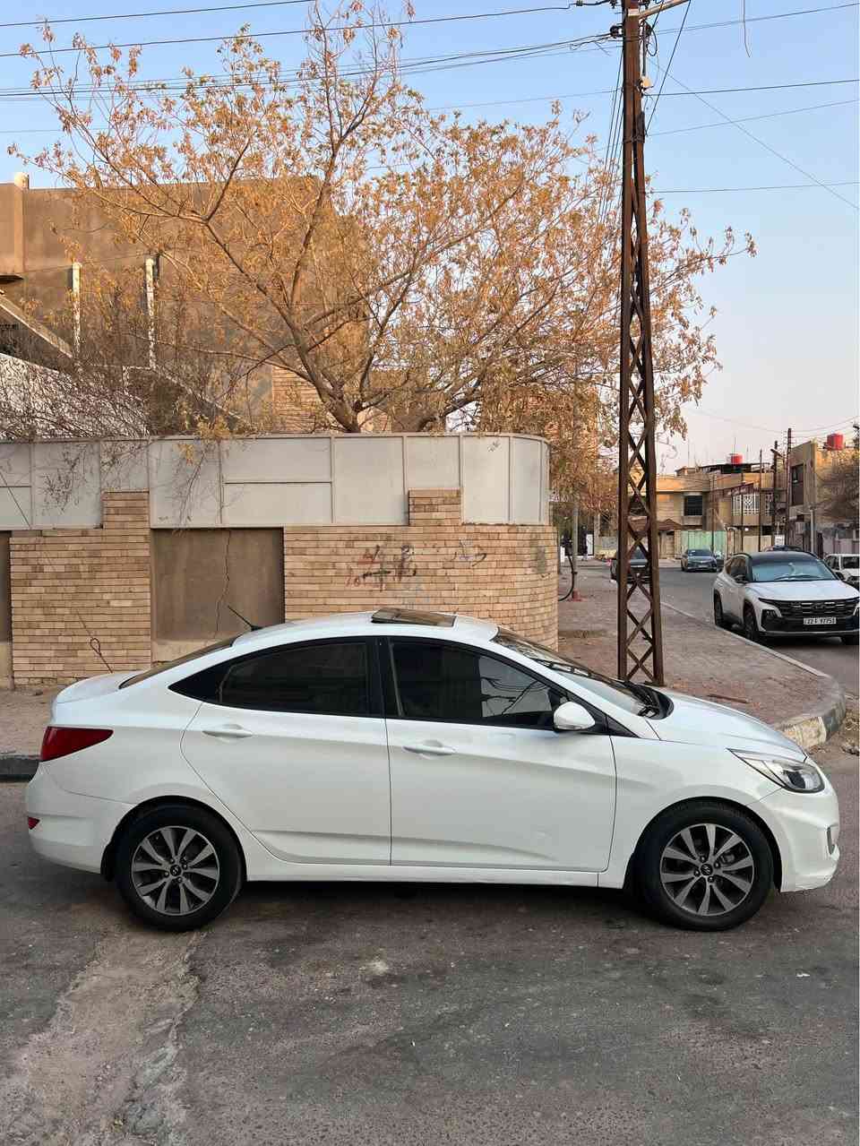 اكسنت  مديل 2016 فول 1/1 فتحه مكينه 1600 دوش مرقمه بصره حره تحويل
السياره وارد خليجي كفاله ضربه صبغ تبديل 
ماشيه 150 الف حقيقي استخدم شخصي كلها على بلاد

السعر 106 وبيها مجال بسيط
مكاني بصره جبيله
للاستفسار *********** البصرة, العراق

