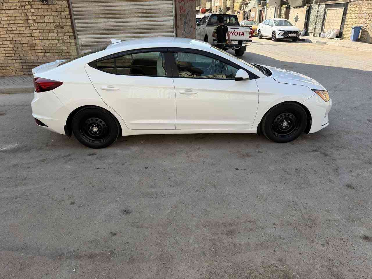 سلام عليكم
عارض سياره انتره موديل ٢٠١٩ حادثها بس قبق جنطه فقط محرك دوش ٢٠٠٠كفاله من التبخير والتنقيص حداديه تخم تاير كفاله السياره نص فول كير AT 
العنوان بغداد 
الرقم /***********
