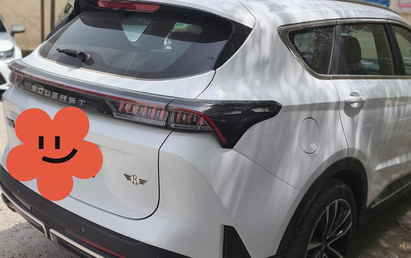 سوئيست S07 Luxury 2026

أعلى فئة Luxury
وارد خليجي
7 راكب
لون أبيض
مرقمة بغداد
بحالة الوكالة
ماشية 3,300 كم
العداد 2,500 كم
ضمان السيارة شركة هارلم

المحرك والأداء: 4 سلندر 1.5L تيربو
قوة 197 حصان
عزم 290 نيوتن.م
كير أوتوماتيك دبل كلتش 7 سرعات
استهلاك الوقود 8 لتر لكل 100 كم
ضمان أساسي 6 سنوات أو 200 ألف كم
ضمان المحرك 10 سنوات أو مليون كم للمالك الأول

المواصفات: ويلات 20 إنج
فتحة سقف بانوراما 1.1 متر
صندوق كهربائي
مثبت سرعة مع رادار تفاعلي
نظام قيادة شبه ذاتية
نظام كبح تلقائي للطوارئ
تحذير اصطدام أمامي وخلفي
كاميرات محيطية 540 درجة
حساسات أمامية وخلفية
شاشة وعدادات رقمية 24.6 إنج
نظام صوتي Sony بـ8 سماعات
Apple CarPlay وAndroid Auto لاسلكي
شاحن هاتف لاسلكي سريع
مقصورة جلد فاخر
مقعد السائق والراكب كهربائي ومبرد
ذاكرة لمقعد السائق
2 بصمات
دخول ذكي وتشغيل عن بعد
إغلاق الشبابيك وفتحة السقف عن بعد
شاشة تحكم المكيف لمس 9.7 إنج
تكييف ثلاثي المناطق مع تحكم منفصل للصف الثاني
نظام تنقية هواء PM2.5 مع فلتر N95
مسند وسط مع ثلاجة
أنماط قيادة Eco – Sport – Normal
Paddle Shifter
Autohold
مساعد نزول المنحدرات
مساعد صعود المرتفعات
مراقبة ضغط الإطارات
ABS
ESC
مرايات كهربائية قابلة للطي ومدفئة مع خاصية التعتيم
ماسحات أمامية بحساس مطر
إضاءة LED أمامية وخلفية أوتوماتيكية
LED نهاري
تكييف تلقائي للضوء العالي
إضاءة محيطية متعددة الألوان
إنارة ترحيبية وعتبات أبواب مضيئة
6 وسائد هوائية
وباقي مواصفات أعلى فئة

السيارة فئة قليلة جداً بالسوق

مكان السيارة: بغداد – السيدية

🔴 السعر 💵 علق يوصلك السعر 📮
***********

#سوئيست_S07 #S07_Luxury #سيارات_العراق #Iraq_cars_kd
