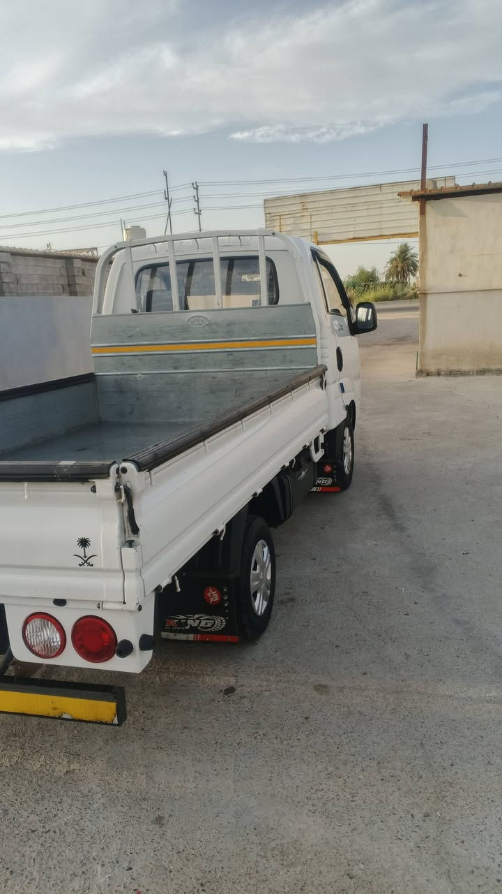 السعر 145 وبيهه مجال 
السلام عليكم سياره موديل 23 بيهه ضربه بل بنيد ما مصلحي سياري خير من الله تبريد ثلج كير محرك خير من الله ماشيه 110 تخم تاير جديد مكان سياره بغداد المحموديه ‏‪***********‬‏
