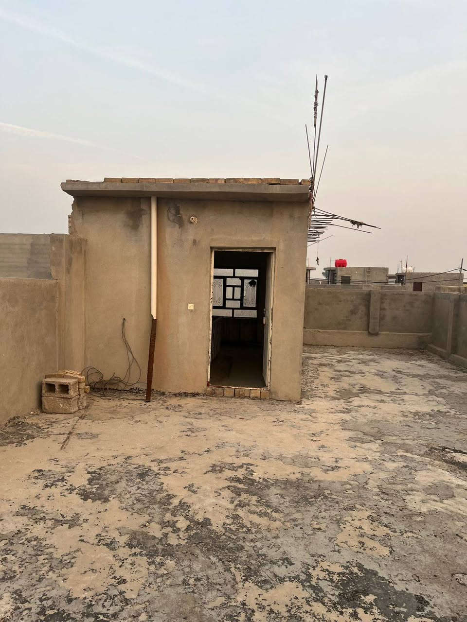 بيت للبيع ١٥٠ متر طابو صرف تحويل مباشر يتكون من غرفة استقبال وصالة ومطبخ وبناء ٢٠١٨ بناء طابوق والسقف والاساس كونكريت بحالة ممتازة جاهز للسكن حي الكرار  مقابيل الشاشة وعلى ساحة خضراء 
وتم تنزيل السعر ٧٧ مليون 
للاستفسار
***********
***********
