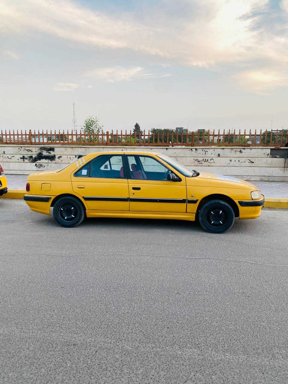 يا الله من رخصت الدمن بيجو بارص موديل 15 رقم البصرة سنويه 30 مصفره هيه وقرمات سعر 28 مكينة وكير كفاله تخم تاير ودوشه نضاف مكفول من ضربه وتديل تبريد شقل حداده جديد مكان البصرة القرنه شراي ينتصل ويدل***********
