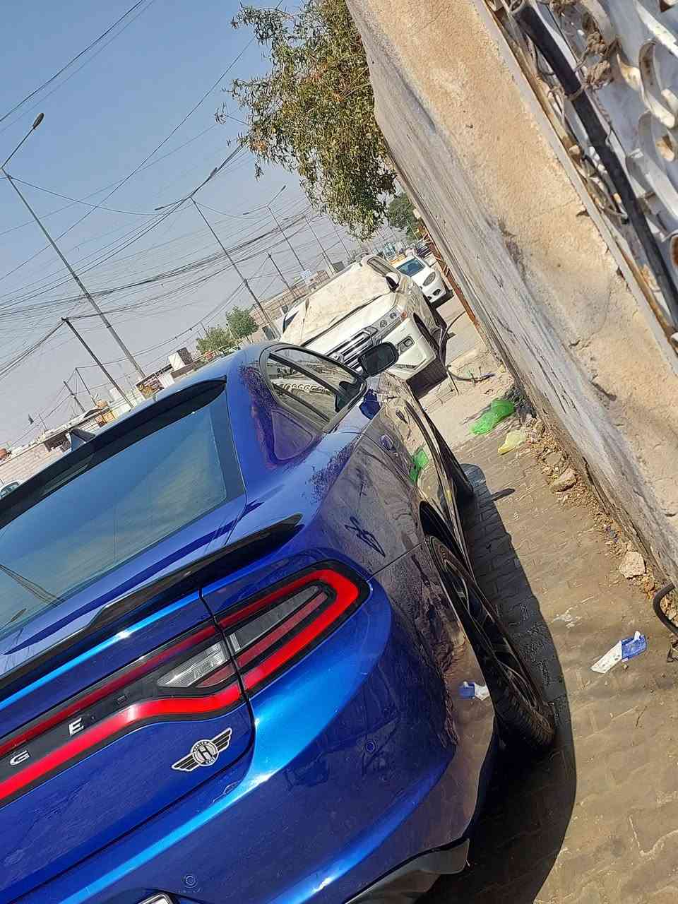 جارجر 19 
sxt عاديه شاشه وسط 
مكينه كير كفاله 
تو ويل 
ويل 19 
سياره مرتبه وحلوه 
بيها نص الجاملغ الخلفي وباب صبغ بس ولباقي كفاله 
سياره ما شيه 80 
مكاني بغداد الحسينيه 
اي ستفسار ***********
