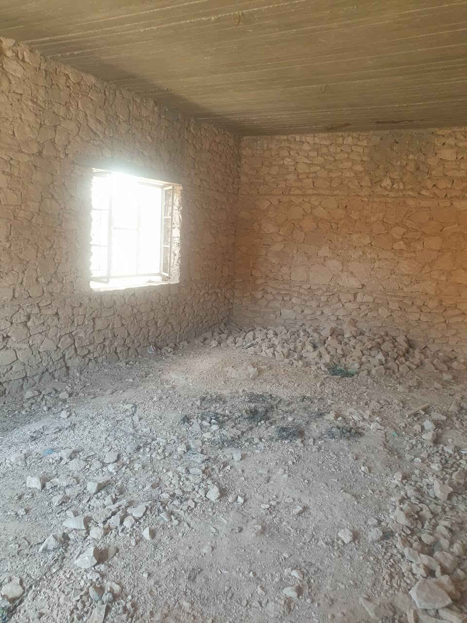 للبيع هيكل  طابو صرف 

المساحه :  300 م 

الموقع : حي العسكري  مقابل مدرسة النعمان وقرب جامع المجيد 

يحتوي الدار : غرفة + صالة استقبال  +  هول + صحيات داخل + مطبخ 

السعر : 48 مليون وبي مجال 

ملاحظة: البيع بالنقد فقط 

للاستفسار الاتصال بالارقام التالية: 

*********** 

*********** 

عنوان المكتب: محافظة الانبار قضاء حديثة الحي العسكري بالقرب من منفذ النواعير او محمد بلنص مكتب عقارات الصفا
