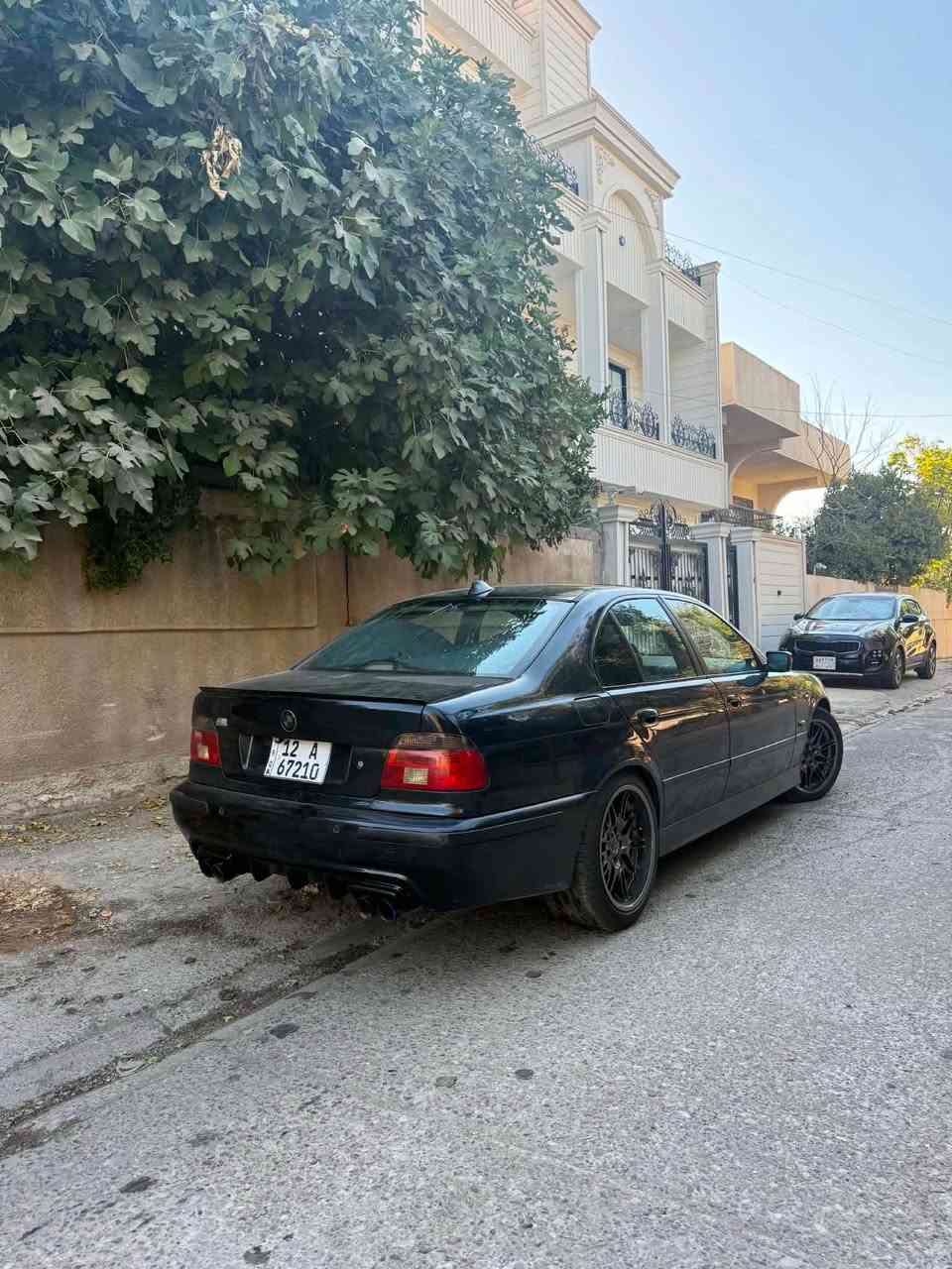 للبيع سياره اصل 28 سنويه وبليته 
محرك وكير تبريد كلو شرط
السياره بدون ضرر او دعم بيها قطع صبغ 
كهربائيات كلها وضع شركه 
شاشه كار بلي اصلي 
محدثه كلها M داخل خارج
موديل1998
عليها كزوز رياضي تحكم يغلق ويفتح
ويل وطخم تاير جديد بطاريه جديده
السياره ما يعوزها شي 
سنويه وهزه جديده باسمي 
سعرها 98 
*********** موصل, نينوى
