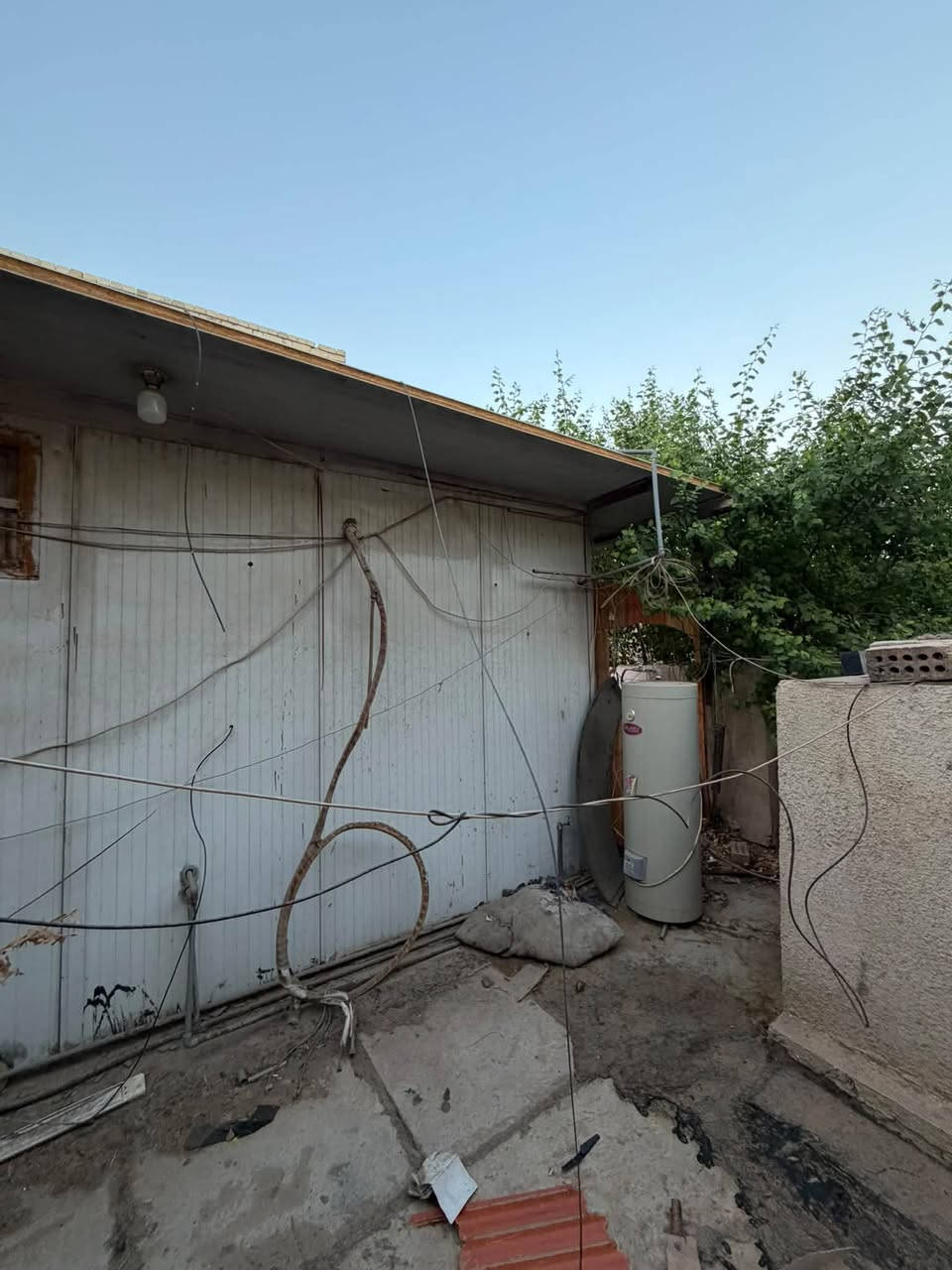 السلام عليكم
عندي هاذا السندويج للبيع مع البيبان الحديد مكاني بغداد حي الاعلام 
***********
