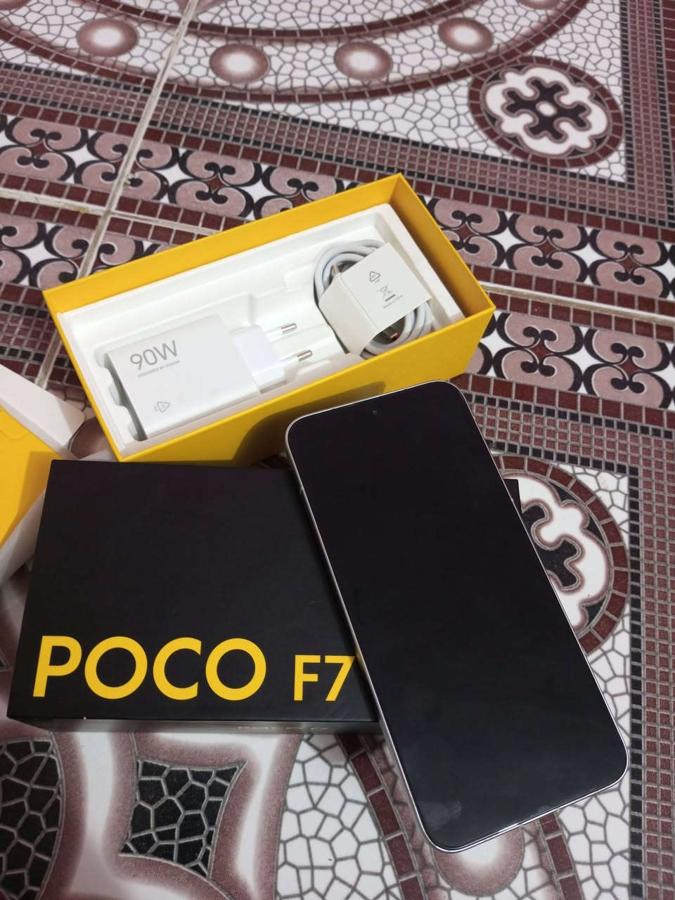 للبيع بوكو f7
جهاز نضيف كلش مع كامل ملحقاتة 

السعر 475 وبي مجال 

واتساب ***********
