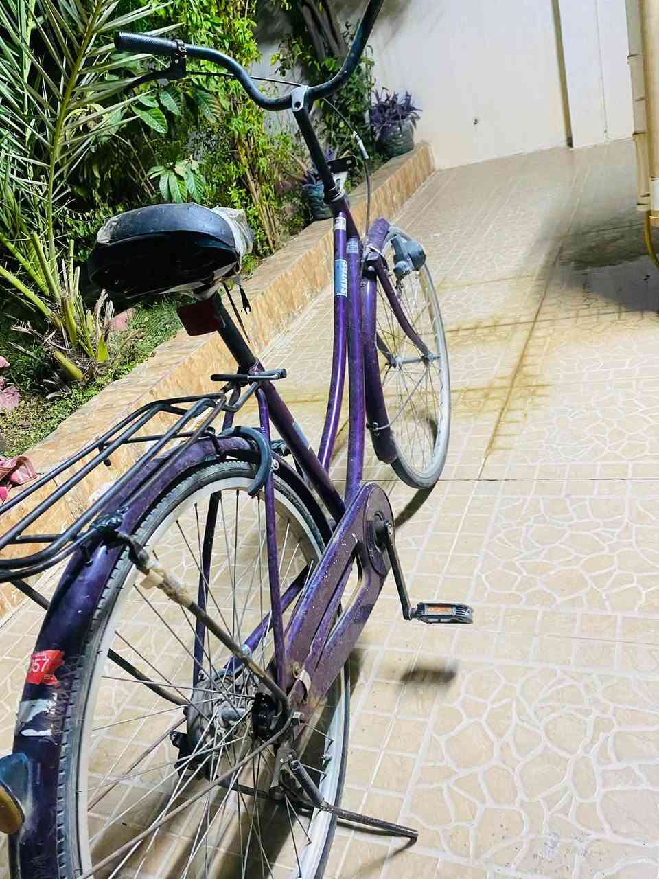 سلام عليكم
باسكيل للبيع كشره نضيف 
حيل نضيف بس بنجر تاير وره و غسل 
اي عيب مابي بعد 
حجم 26 
الاتصال والاستفسار 
***********
مامتواجد ع فيس 
مكانه كركوك
