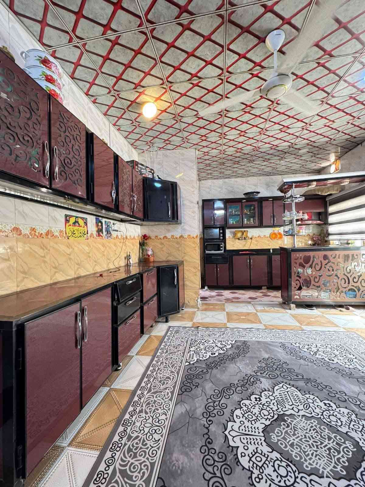 📢 بيت للبيع طابو صرف مساحته 260
العنوان: الديوانيه الدغاره حي الشرطه 
تبليط لباب البيت 🔈البيت كلش مرتب ومجاري شغل جديد
 مجمع صحيات خارجيه وداخليه
طابقين الطابق الارضي
غرف نوم 2  5*4
صاله7*4     استقبال 7*4
مطبخ حار وبارد 6*4
الطابق الثاني
غرفه سويت 8*4
صاله 5*4
مخزن 2*4
للاستفسار الاتصال على ***********
