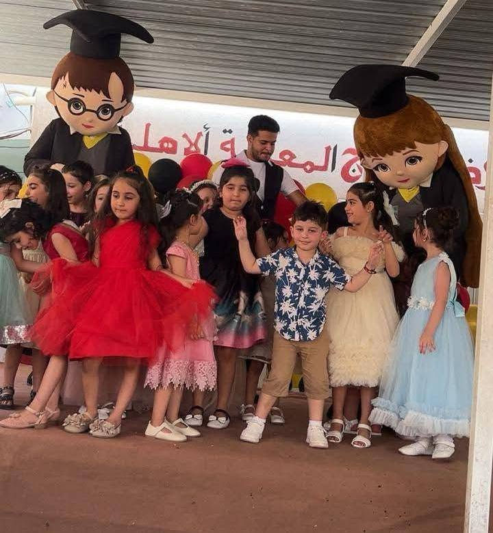 لضمان بيئة تربوية تعليمة ترفيهية لابنائك ....ليكون اختيارك التسجيل في #روضه_وحضانه_وهج المعرفة التعليمية 💜 👑  ..
بعون الله وفضله 💐 تعلن روضتنا عن الاستمراربالتسجيل للعام الدراسي الجديد ❤️2026/ 2027🌟❤️

  نستقبل الأطفال من✨💚 (عمر شهر  إلى عمر ست سنوات) وكذالك نستقبل الحالات الخاصة (كصعوبة النطق وقلة التركيز) بالأضافة الى توفير الالعاب الفكرية لزيادة التركيز وتطور عقل الطفل  من عمر  سنة 💚 ✨

 مراحلنا الدراسية : 🕊❤️
1-حضانة من عمر شهر  🤱👼
2- تحضيري KG  🧚‍♂️🧚‍♀️
3-روضة:👩‍👦‍👦
          - المستوي الأول  ( KG1 ).
4- تمهيدي 👫👭
          - المستوي الثاني  (KG2  ).

#حيث_نوفر_لكم_الآتي : 😻🌻👑
        - كادر تعليمي ذو كفاءة وخبرة عالية.
        - منهج متكامل لجميع مراحل الروضة( التحضيري/والروضة/والتمهيدي).
        - حصص خاصه باللغة الإنجليزية.
        -أنشطة مختلفة تشمل:
                   - أشغال يدوية.
                   - رسم وتلوين.
                   - قصص.
                   - ألعاب ترفيهية
-مسرح عالم دمى  الاطفال وشخصيات كارتونية .
                   - نشاطات رياضية.
                   - أنشطة تعمل علي تطوير المستوي الإدراكي للطالب.
🌸 

🔹منهج الروضه (اسلاميه & عربي & رياضيات math & English & ترفيه & اعمال فنيه & رياضه & مسابقات &علوم)

🔹 الدوام مستمر طيلة أيام السنة من الساعه (السابعة صباحاً) ⏰ إلى الساعه ( الثانيه ظهرا)🤩 ويوجد نظام الاوڤر تايم إلى ساعه الثالثة عصراً 🌟🌻 والرابعه عصرا

🔹 التعليم بأتباع طرق تدريس حديثة ومتطورة وممتعة وبأشراف كادر 👩🏻‍🏫 ذو خبرة في التدريس والتعامل مع الطفل .  
🔹 دروس في الأتكيت والسلوك الاخلاقي والتعامل 🏆 الانساني 🌷 ويتعلم فية الطفل المبادئ السامية وأساليب الرقي الحديثة .
🔹 صالة عرض سينمائي 🎥 يقدم فيها الافلام التعليمية 🎞 والقصص 📝 التربوية الهادفة .
🔹 نشاطات لا صفية 🎭 ومسابقات وسفرات ترفيهية 🎡وتعليمية وهدايا تشجيعية 🎁 طول السنة . 

🔹 وسائل نقل 🚌 حديثة ومكيفة لجميع المناطق ويكون استلام الطفل 👼🏻 وتسليمة عن طريق معلمته 👩🏻‍🏫 التي تكون برفقة الطفل حين مجيئه وذهابه .

🔹يوجد نظام تواصل مع أولياء أمور التلاميذ عن طريق كروبات خاصة لكل مرحلة من المراحل الدراسية والتي يتم من خلالها نشر الدروس والملاحظات وتبادل الافكار بين اولياء الامور والمعلم .

📝المقاعد محدودة.....هدفنا جودة وكفاءة واهتمام وليس الكمية. 
📝 

🥇🥇فلسنا الوحيدين لكننا نطمح ان نكون الافضل وبقمة الهرم وسنكون  الاجدر بثقتكم ورضاكم برضى الله ومنته ورضى الاباء ومن الله التوفيق ..   

 تستقبل روضتنا حالات طيف توحد / والتشتت / النطق / والتركيز / ونضمن لكم حالات الشفاء مع خبراء الاختصاص بهذا مجال ونضمن لكم ايضأ دخولهم الى المدراس

🌸العنوان :-البنوك/حي التربية/محلة: 315
زقاق: 9
      💜🌸شارع المشاتل الفرع الثاني من سيطرة جامع  السادة النعيم 

 سيكون أبناؤكم بخير وسعادة 💜🌸 

ملاحظة: نستقبل الاطفال من المناطق الاتية:(البنوك- التربية- سومر - التجار-الشعب- الصحة- الطاقه - حي اور- الطالبية- جميلة) الاتصال على الارقام التاليه (***********/***********)
لضمان بيئة تربوية تعليمة ترفيهية لابنائك ....ليكون اختيارك التسجيل في #روضه_وحضانه_وهج المعرفة التعليمية 💜 👑  ..

نص مكتوب في الصور:
- روضة وهج المعرفة التعليمية 2026
- من وهج المعرفة .. ننطلق نحو القمة .. وخطوة لأحلام كبرى
- روضة وحضانة وهج المعرفة التعليمية مسرح الدمى