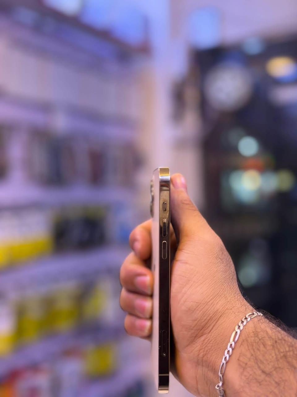 للبيع ايفون 12 برو - 256GB
المواصفات:
•  الذاكرة 256GB
•  الجهاز مكفول كفالة عامة
•  جهاز وتر - نضافة فول
•  البطارية 72%
السعر: 320 الف وبي مجال بسيط
العنوان: بغداد - مدينة الصدر - قطاع 18 - قرب سيارات كربلاء
للتواصل: ***********
