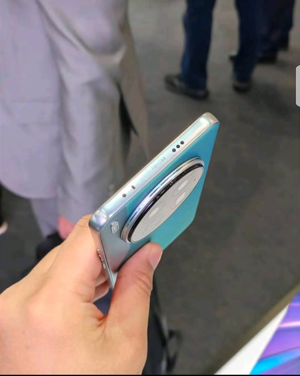 للبيع 350
تكنو كامون  Tecno Camon 40 Premier 5G

ذاكره 256 
كامل ملحقاته

*********** واتساب
