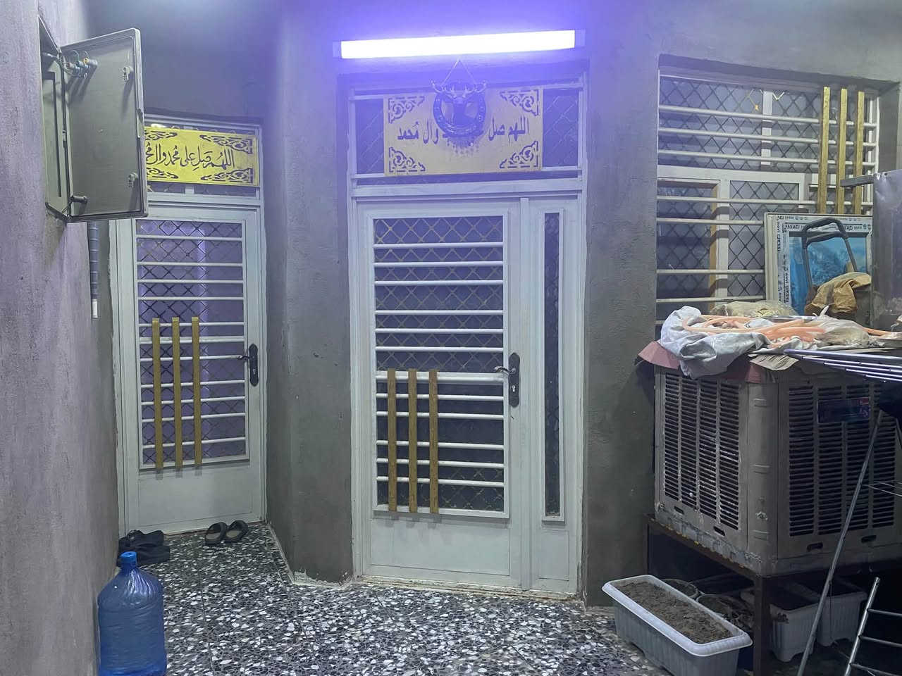السلام  عليكم  بيت  مساحه  100متر  منطقه ابو درع الشارع العريض بناء حديث متواجد واتساب***********
ع رصيد***********
