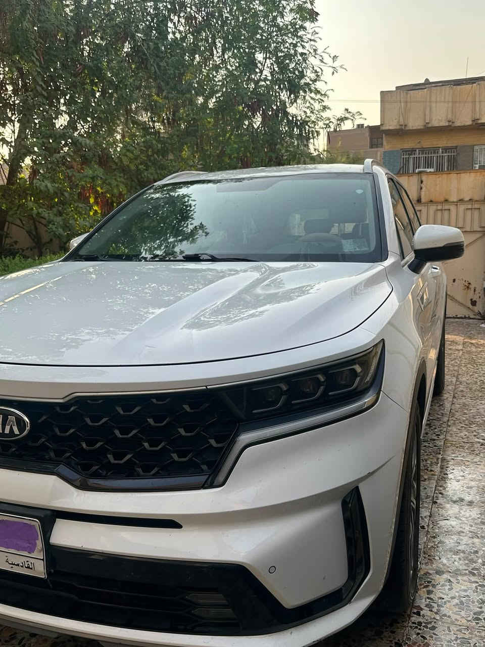 🔥 للبيع كيا سورينتو SX موديل 2021 ) 🔥
📞 للتواصل والاستفسار (اتصال أو واتساب): ⁠***********⁠
 السعر: 250 ورقة 💰
 المحرك: 3.5 لتر (6 سلندر) عزم قوي جداً
 اللون: أبيض ملكي
 المواصفات: خليجية
 العداد (السير): 109,750 كم (قابل للزيادة البسيطة)
 السنوية واللوحة: بغداد خصوصي (رقم قادسية)
 الحالة: قطعتين صبغ فقط والباقي نظيف وبدون خمش
💎 أبرز المواصفات والرفاهية:
 كاميرا 360 درجة + كاميرا خلفية + حساسات ضغط الإطارات
 سقف بانورامي + صندوق كهربائي + مقاعد الصف الثالث (7 راكب)
 نظام المفتاح الذكي وبصمة تشغيل + تبريد وتدفئة المقاعد
 مسند الذراع، مثبّت السرعة، ووضعيات القيادة المتعددة
 مرايا جانبية كهربائية، نوافذ كهربائية، وحساس المطر
 شاشة ذكية، رادار، ونظام مراقبة النقطة العمياء
 تحكم تلقائي في درجة الحرارة، مقاعد كهربائية مع ذاكرة للمقعد
 6 وسائد هوائية، مصابيح أمامية ليد وزينون، مانع الانزلاق
 عرض المعلومات على الزجاج الأمامي (HUD) + إنارة محيطية
 أبل كاربلاي + نظام AWD (دفع رباعي)
 شاحن لاسلكي، ستائر خلفية، كشافات ضباب
 نظام بوز الصوتي الفاخر + منقي هواء
 التحكم الإلكتروني في الثبات، التوجيه الكهربائي، وقفل الأمان للأطفال
