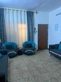 مستخدم شي قليل 400 تخم 400 الغرفه 50 براد 150 مجمده ميز بلازمه25 كاونت...